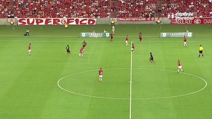 Que habilidade! Fred se entende com a bola e carimba chapéu em Nilton