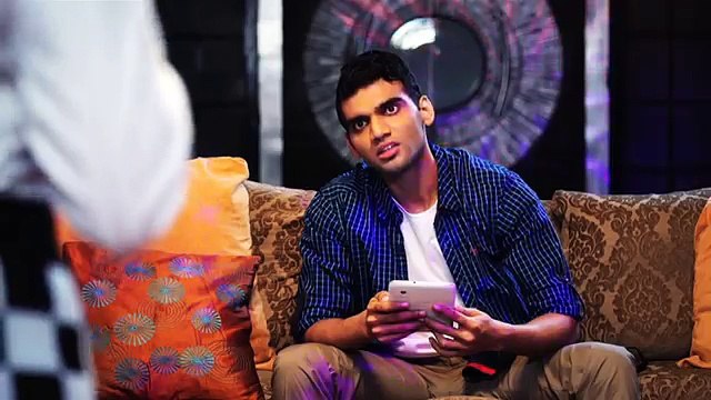 Robert Pattinson And FKA Twigs Kissing In Public