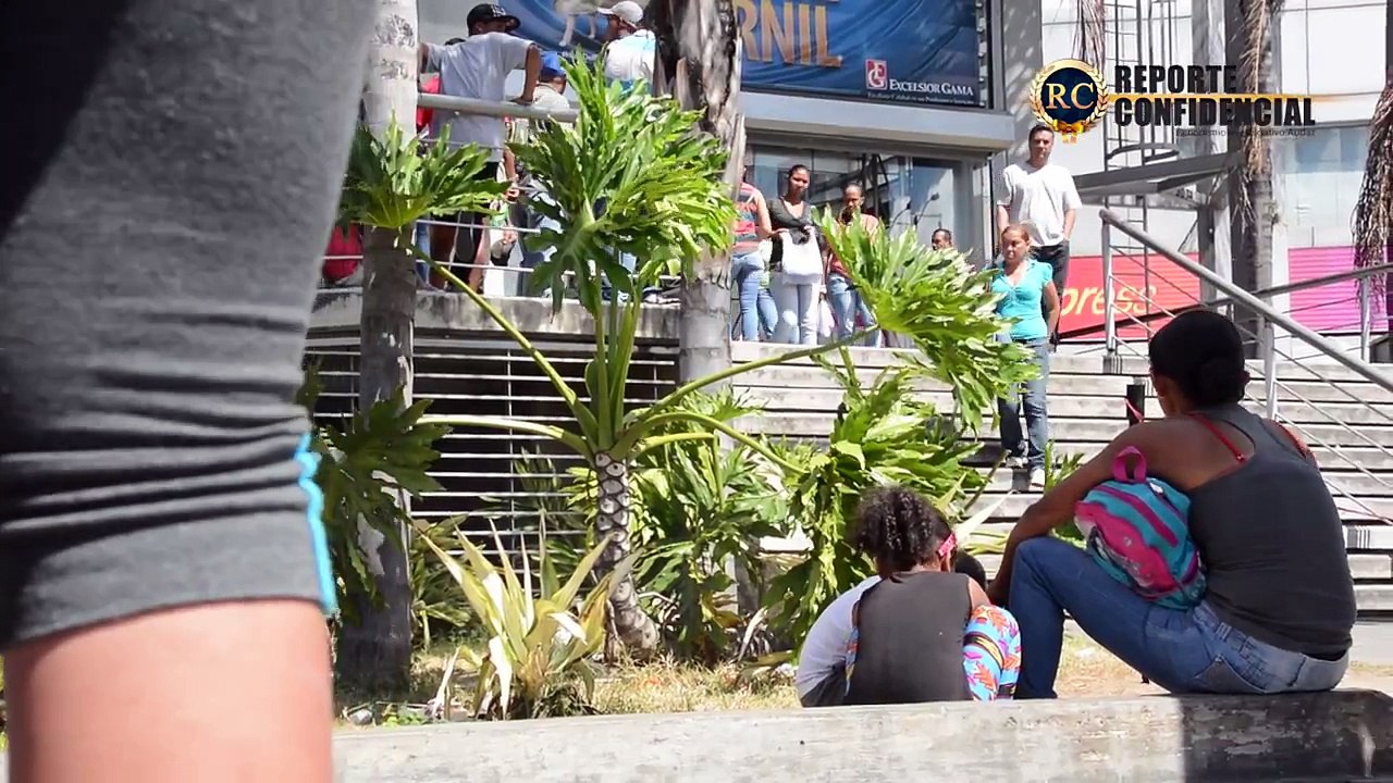 Caracas con "C" de cola: Así se quejan las personas por las colas en la capital