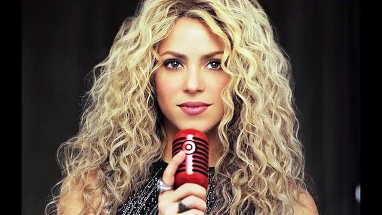 Shakira Ice Bucket Challenge With Hubby