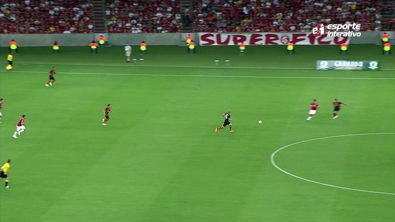 Lindo! Nilmar aplica chapéu sensacional!