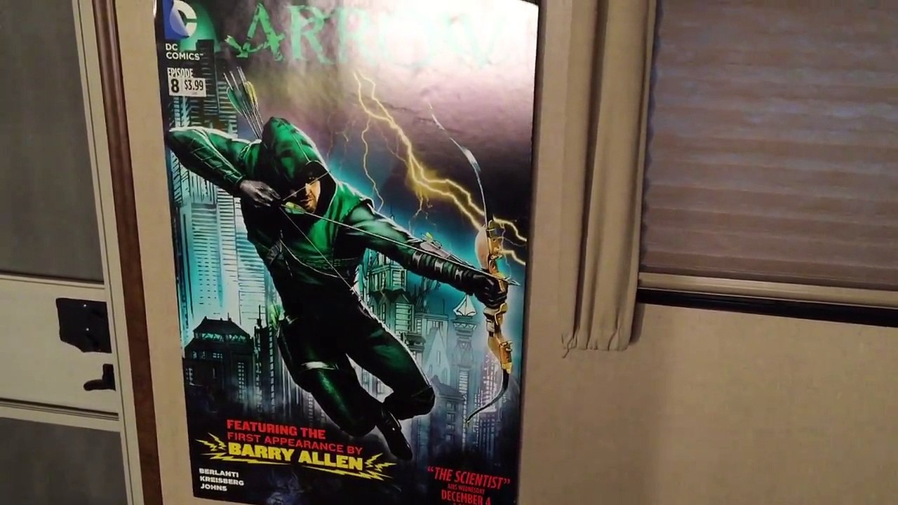 Stephen Amell - I got my shirt!!