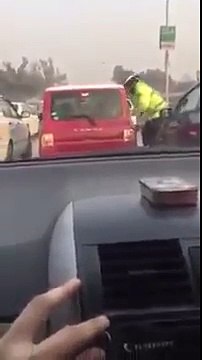 Imran Khan Pti's Naya Kpk Traffic Police ??? - Must Watch