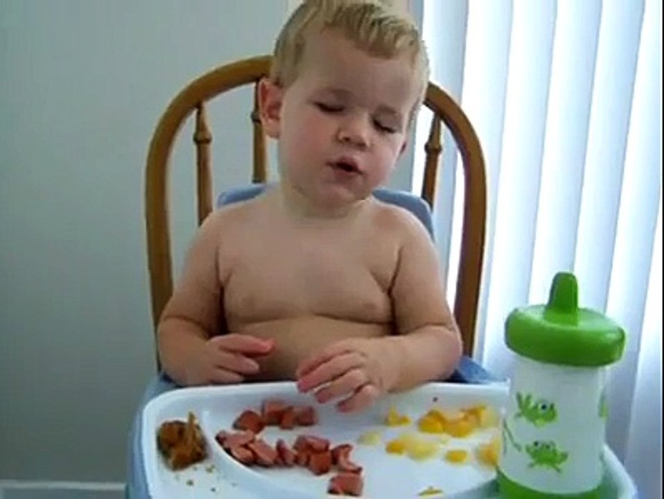 Amazing child, eating clip while he is near to sleeping