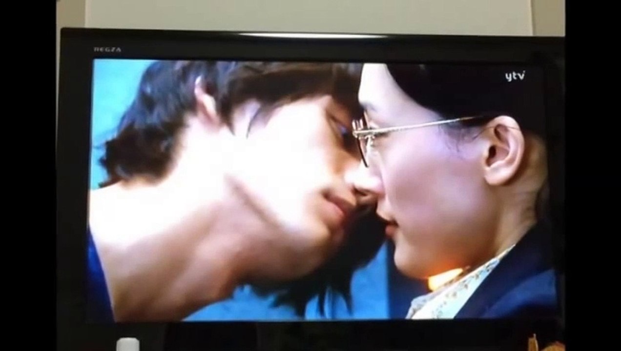 【過激】綾瀬はるかと福士蒼汰の壁ドン＆キス＆ベッドシーン＆お風呂画像集！ドラマ『今日は会社休みます。』