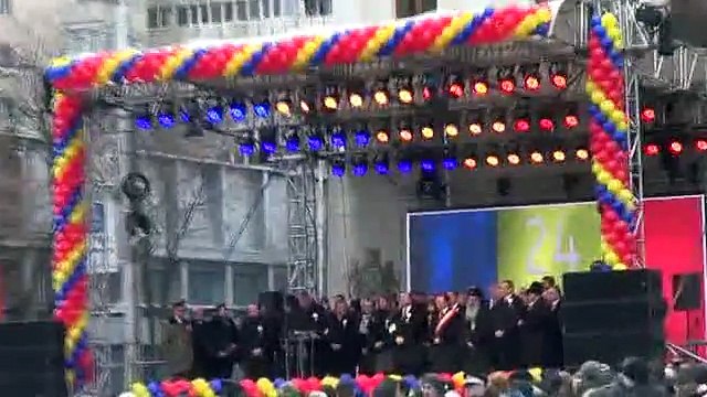Piata UNIRII-Iasi 24 ian. 2015 Vorbeste Iohannis-Ponta. Mitropolit Teofan