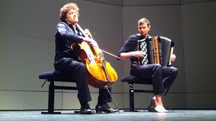 Violoncelle et accordéon pour entamer le week-end en musique