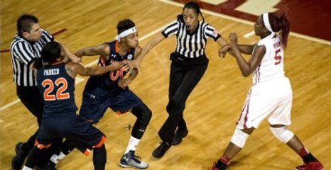 Kadınların Maçında Yumruk Yumruğa Kavga