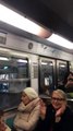 Un conducteur de métro parisien chante sur la ligne 6