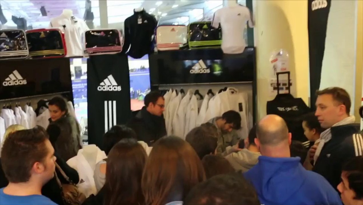 Aghayev rencontre ses fans
