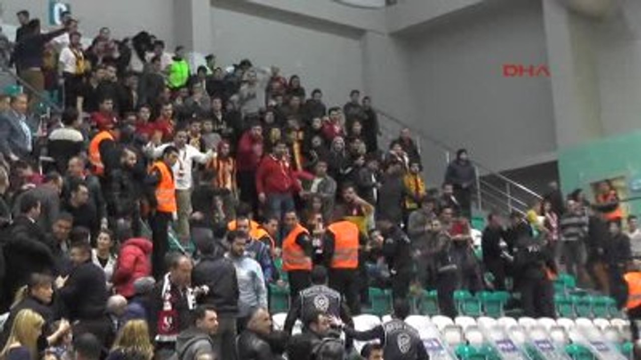 Olaylı Maçta Galatasaray Liv Hospital, Muratbey Uşak Sportif'i 86-79 Yendi