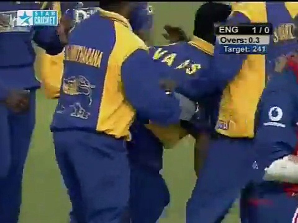 Chaminda Vaas Brilliant caught & bowled England v Sri Lanka 2002