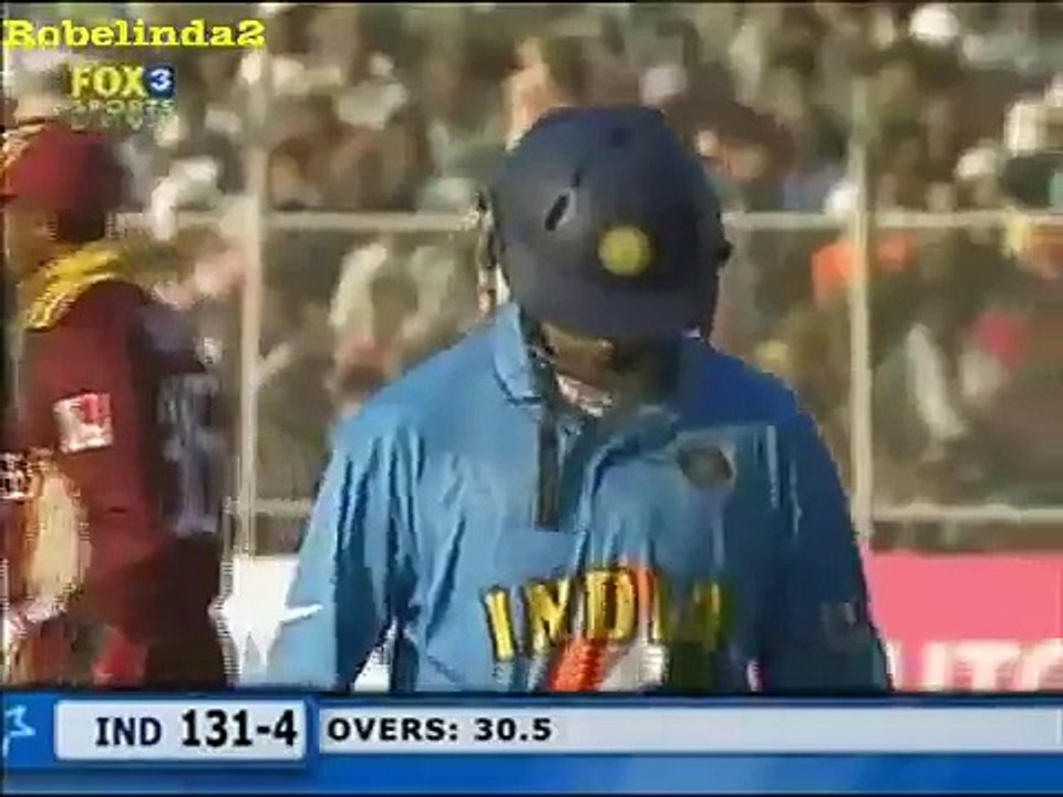 Are Dhoni & Dravid friends Watch and see for yourself