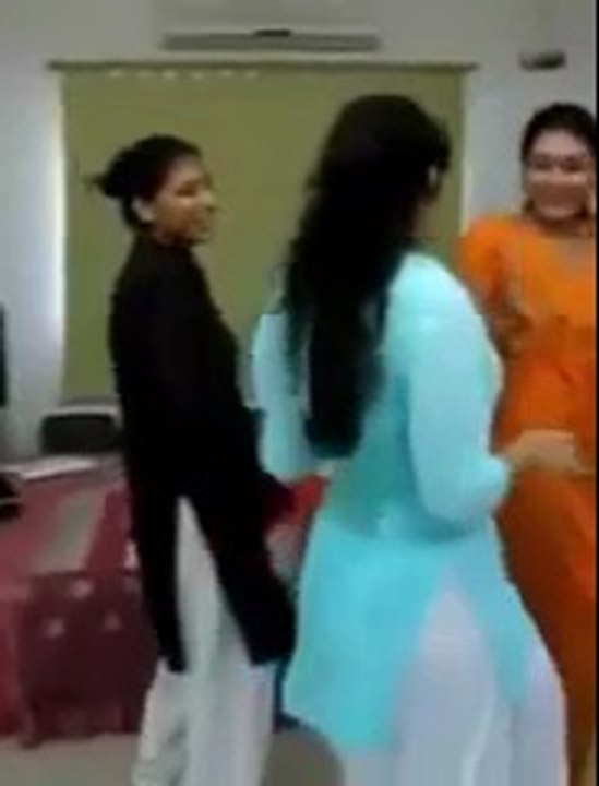 Leaked MMS of Punjab University Girls Dancing In Hostel Room
