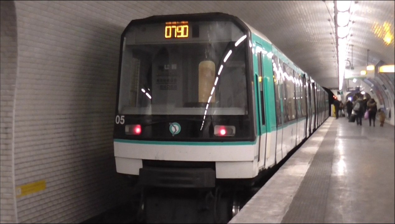 MF88 : Départ de la station Botzaris sur la ligne 7bis du métro parisien