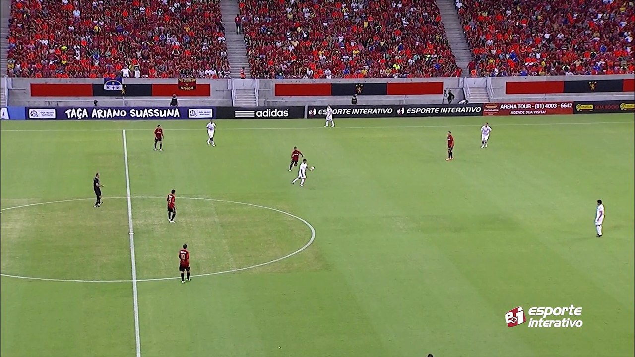 Goleiro sai mal e Alex Silva quase marca para o Sport