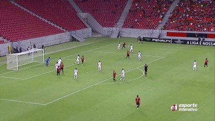 O Jogo pega fogo! Wendell entra duro em Ivan Alonso e leva o amarelo