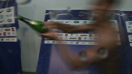 FOOT - BLEUS : Les Bleus arrosent les journalistes