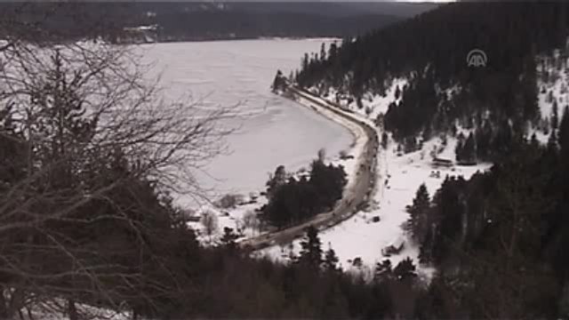 Buz Tutan Gölün Üzerinde Yürüdüler