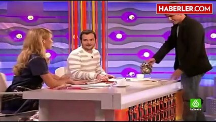 Frikikleriyle Ünlü İspanyol Sunucudan Yine Olay Hareket