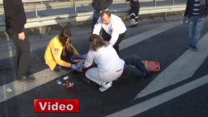 Üst Geçidi Kullanmadı, Otomobil Çarptı