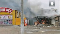 Pioggia di missili a Mariupol, almeno trenta morti: i ribelli respingono le accuse e avanzano verso la città