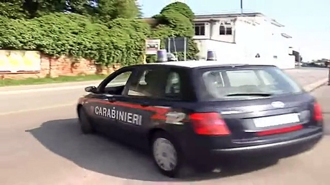 PICCHIAVA LA FIGLIA: DENUNCIATA