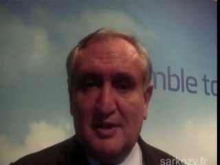 Jean-Pierre Raffarin avec des jeunes