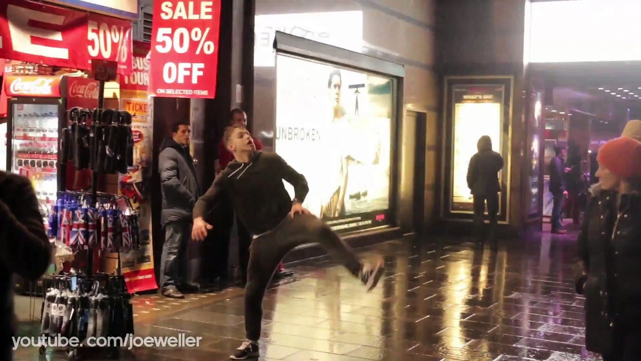 Faux combat de Catch en pleine rue! En mode WWE Finishers