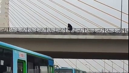 Intihar etməyə cəhd edən qadın