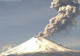 Spectacular Explosion at Volcán Popocatépetl Sends Ash Into the Sky