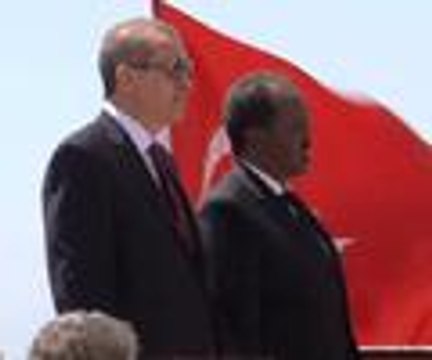 Erdoğan Somali'de resmi törenle karşılandı