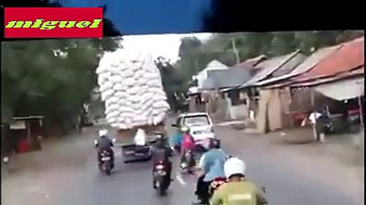camion sobrecargado..fail
