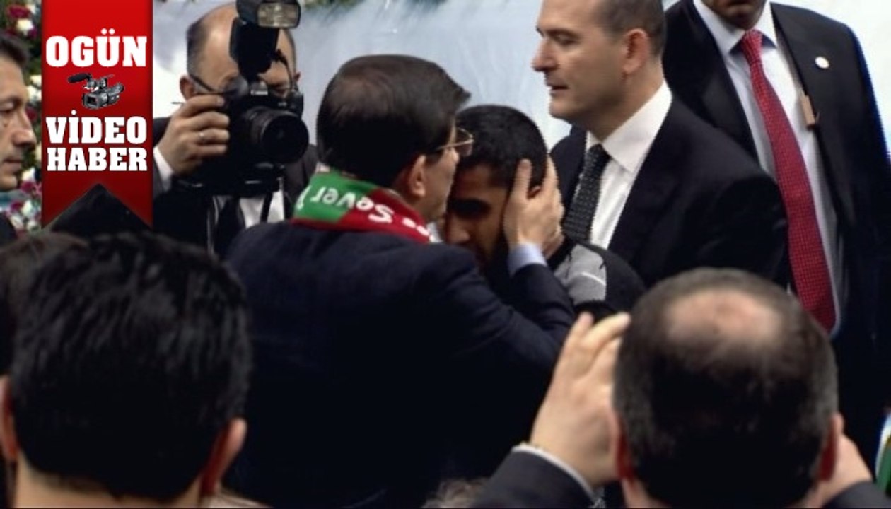 Davutoğlu'ndan o gence şefkat