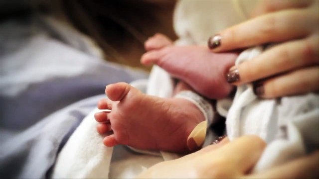 Une mère aveugle voit son bébé grâce à des lunettes spéciales