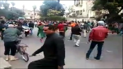 حرب هتافات بين معارضين وأنصار الإخوان أمام نقابة الصحفيين