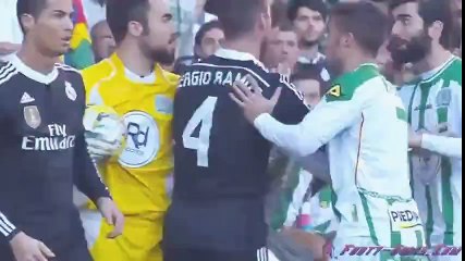 Ronaldo Önüne Çıkanı Dövüyor