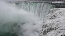 Niagara Şelalesi Buz Tuttu
