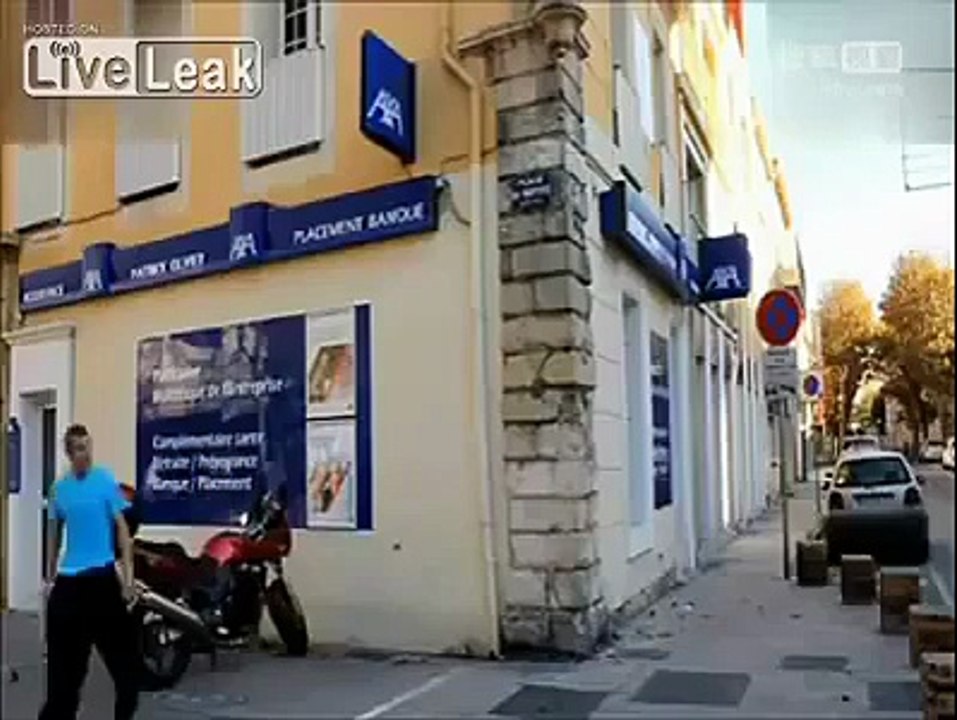 Amazing wall climbing up like spider man