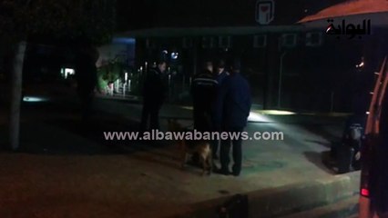 خبراء المفرقعات يفككون قنبلة بدائية بجوار مبنى محافظة الدقهلية