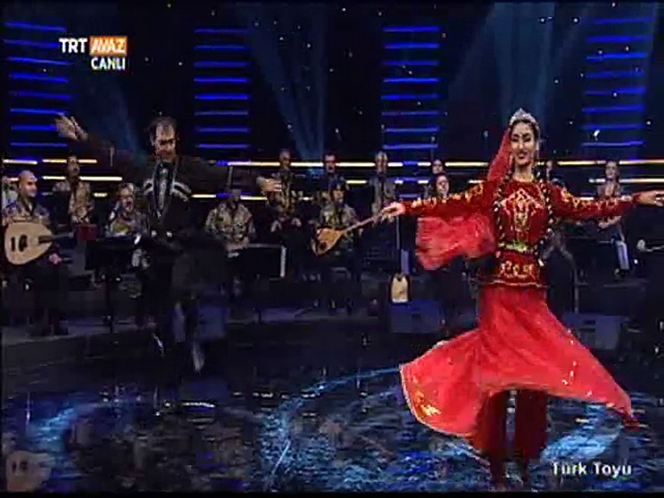 Azerbaycan halk oyunlarından Naz Eyleme