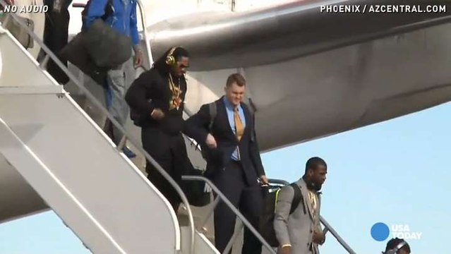 Seattle Seahawks arrive in Phoenix for Super Bowl 49