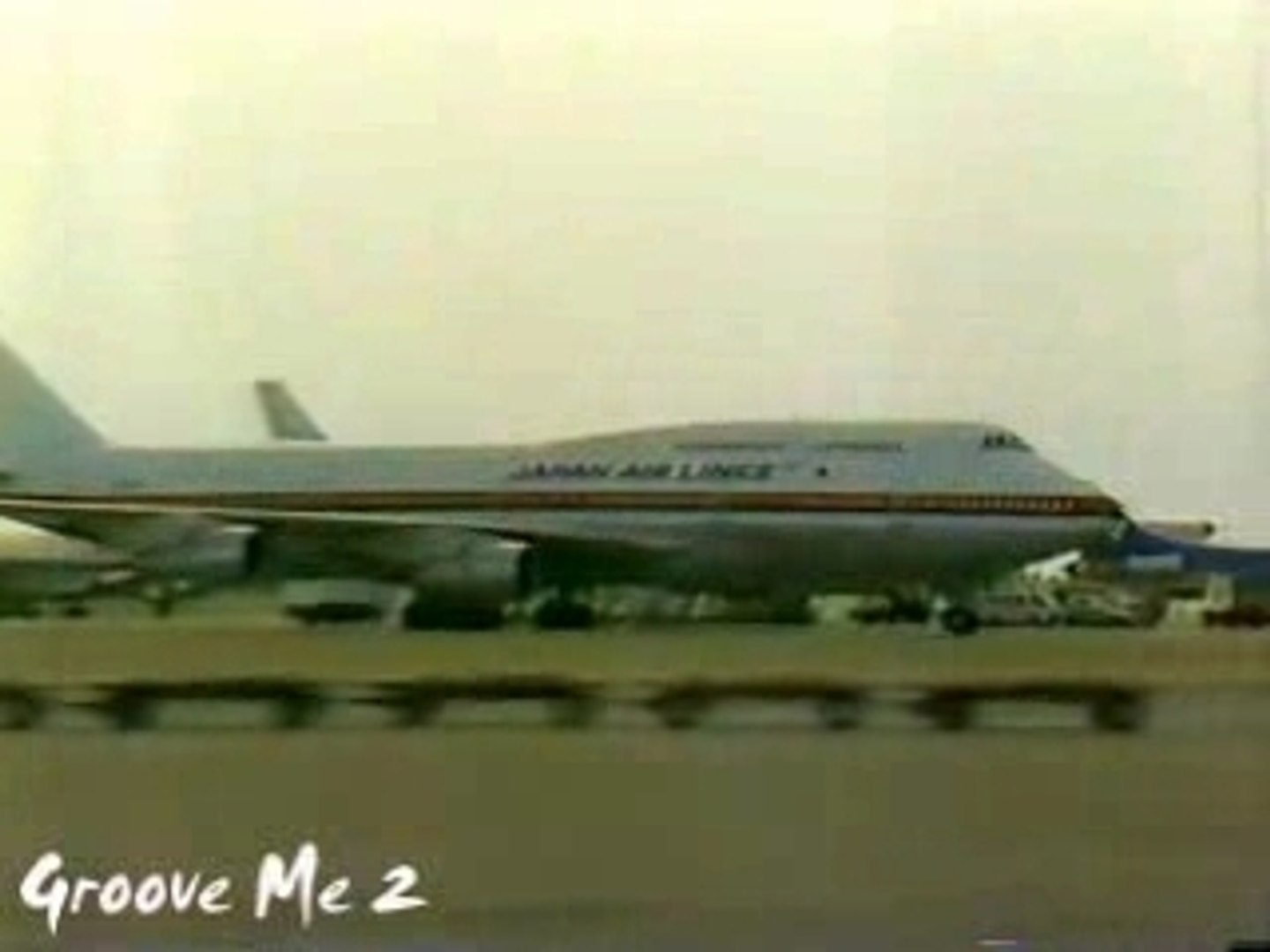1987 MJ Arrives in Japan (3:53) - video Dailymotion