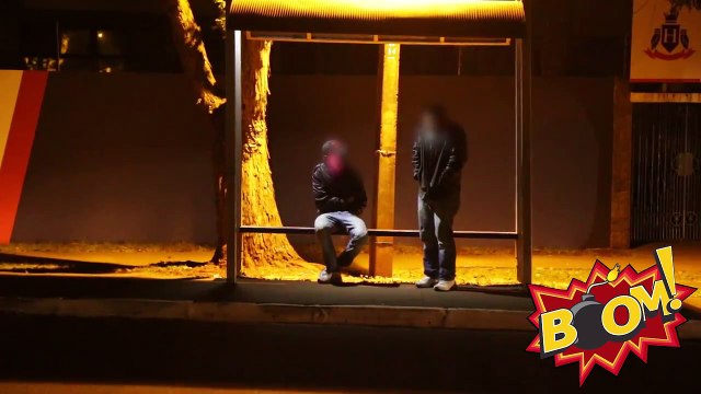 Apanhados: O “sniper” que dispara sobre pessoas que estão na paragem do autocarro voltou