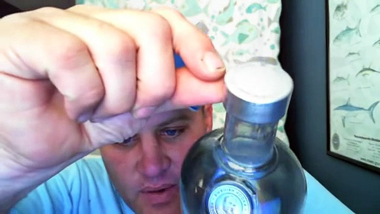 Maluco Bebe Uma Garrafa De Vodka Em 15 Segundos