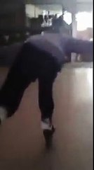 Màn Không Mặc Đồ Trượt Patin