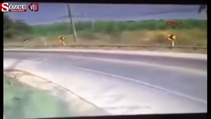 Kaza yapan motosikletlinin başını araba ezdi