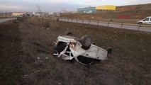 Ankara Bariyere Çarpan Otomobil Takla Atıp Ters Döndü;5 Yaralı