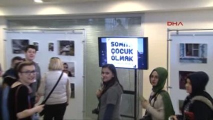 Somalı Çocuklar Fotoğraflarını Sergiledi