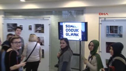 Somalı Çocuklar Fotoğraflarını Sergiledi